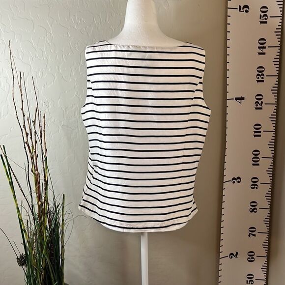 ISC 100% silk black and white horizontal striped top. Size medium. Sleeveless. - Picture 4 of 10